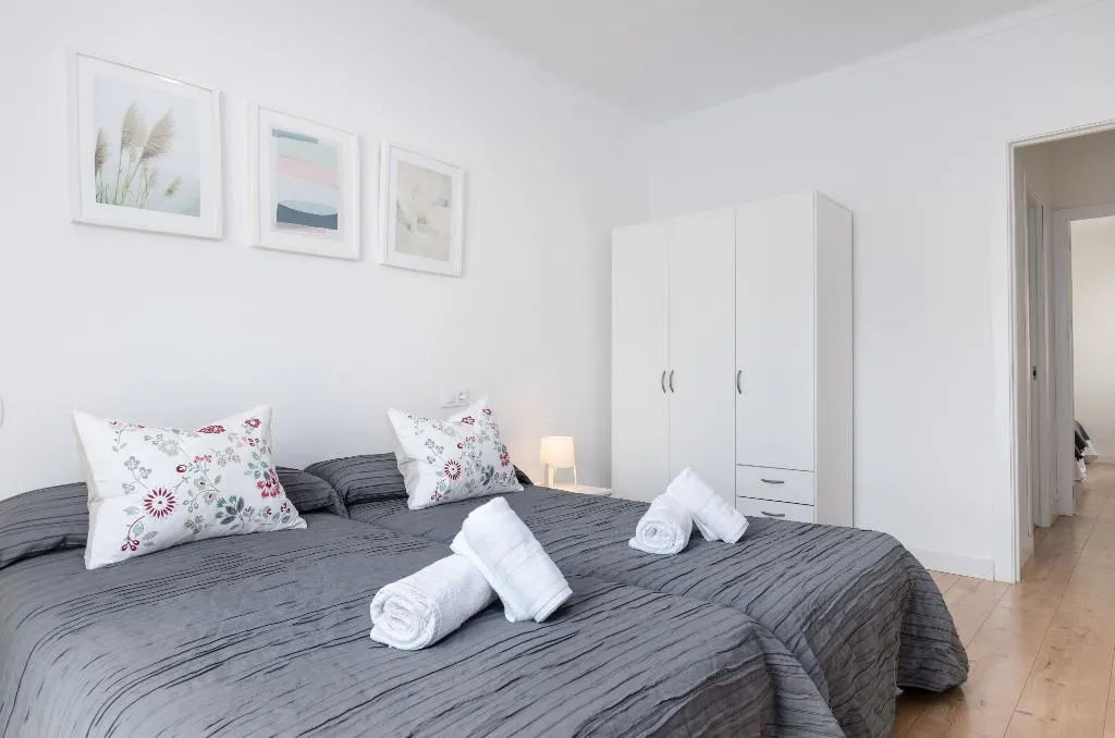 APARTMENT CAPACITY 4 THREE BEDROOM Room, Port Apartments, Majorca