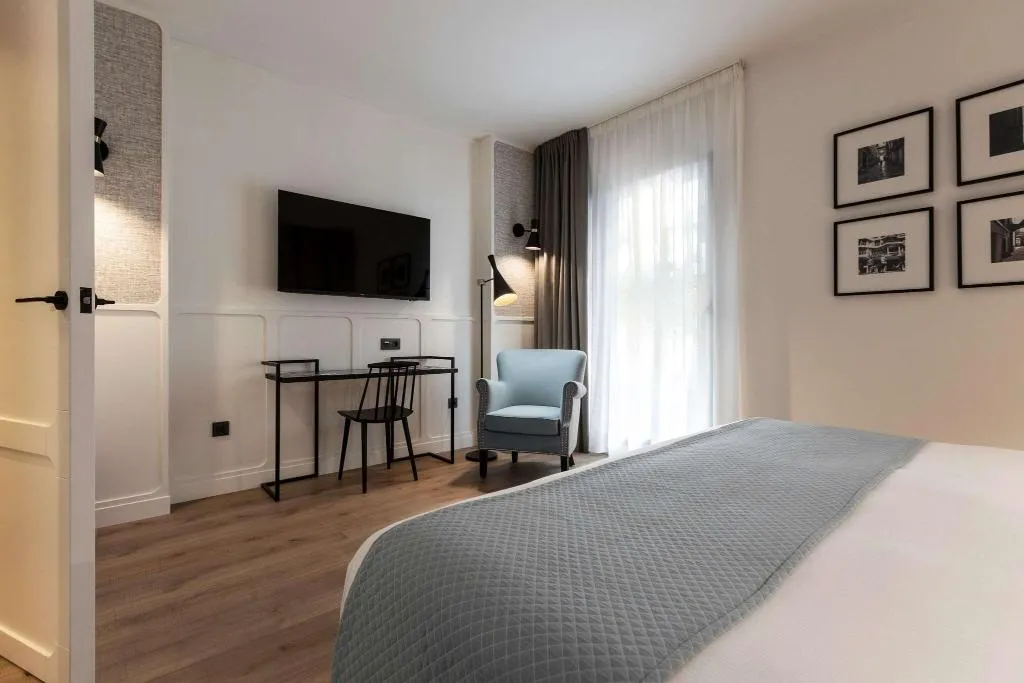 JUNIOR SUITE QUEEN SIZE BED Room, Barcelona Catedral, Barcelona