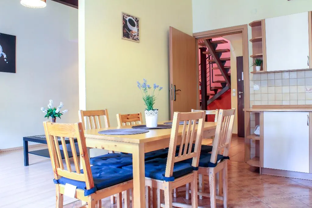 APARTMENT CAPACITY 8 THREE BEDROOMS Room, Old Town Apartments Slawkowska, Krakow