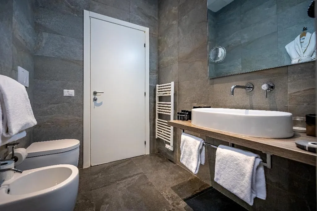 DOUBLE DELUXE RIVER VIEW Room, Palazzo Alfieri, Florence