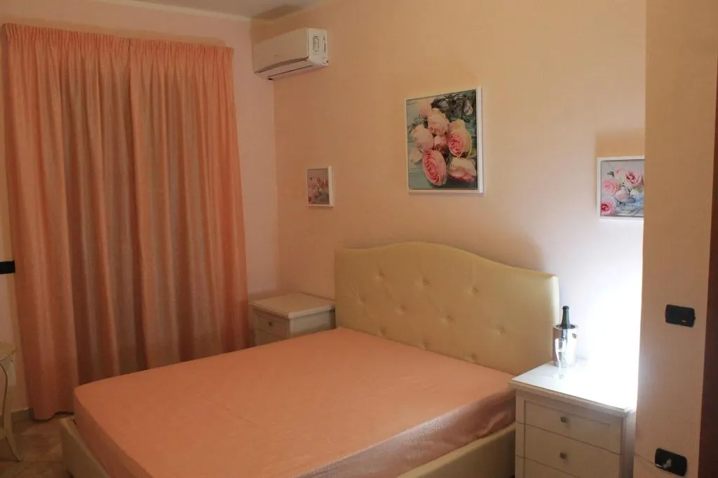 Room, Sanfralù, Naples
