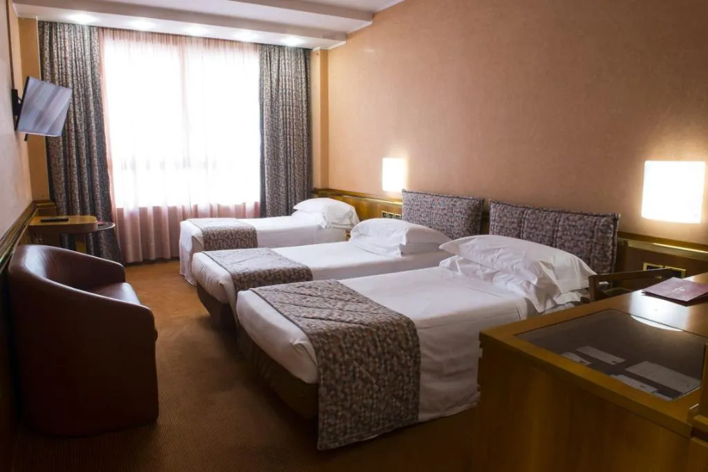 TRIPLE CLASSIC Room, Hotel Michelangelo Milan, Milan
