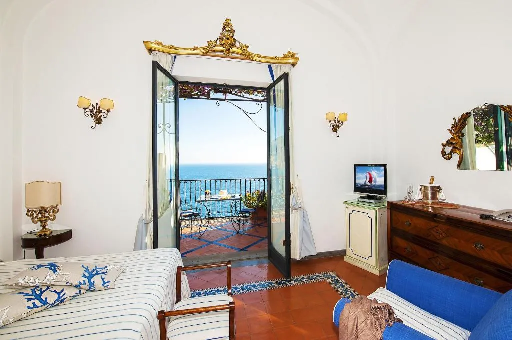 Room, Miramare, Naples
