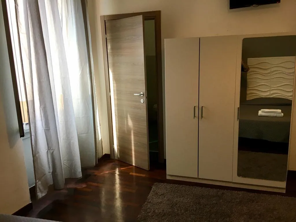 Room, Guest House Minas, Milan