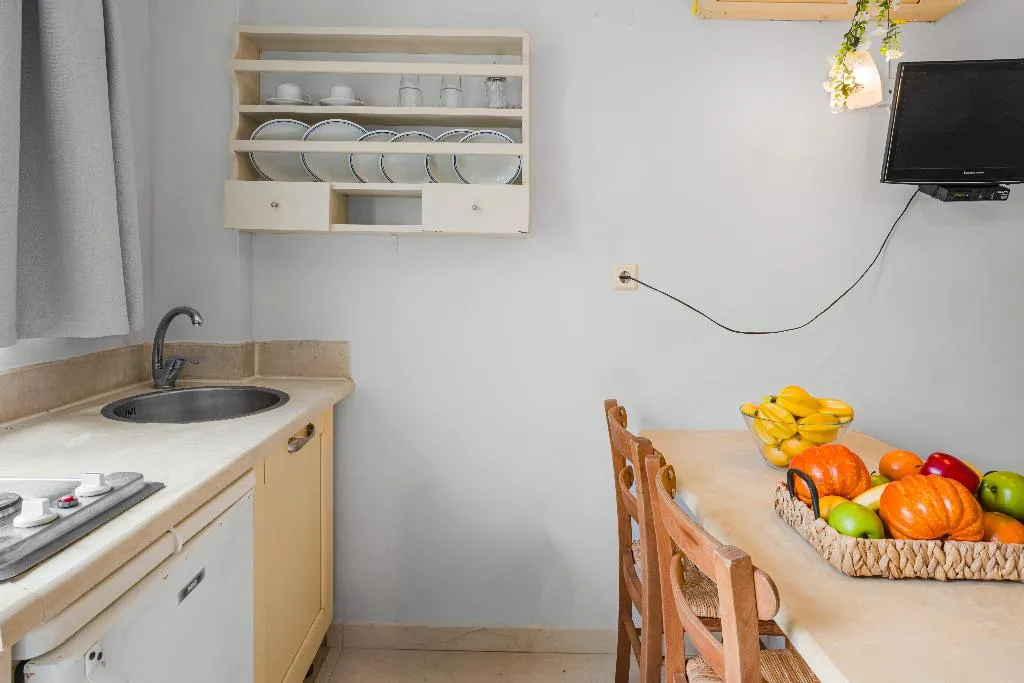 STUDIO ECONOMY Room, Golden Bay Apartments-Garden Haven, Crete