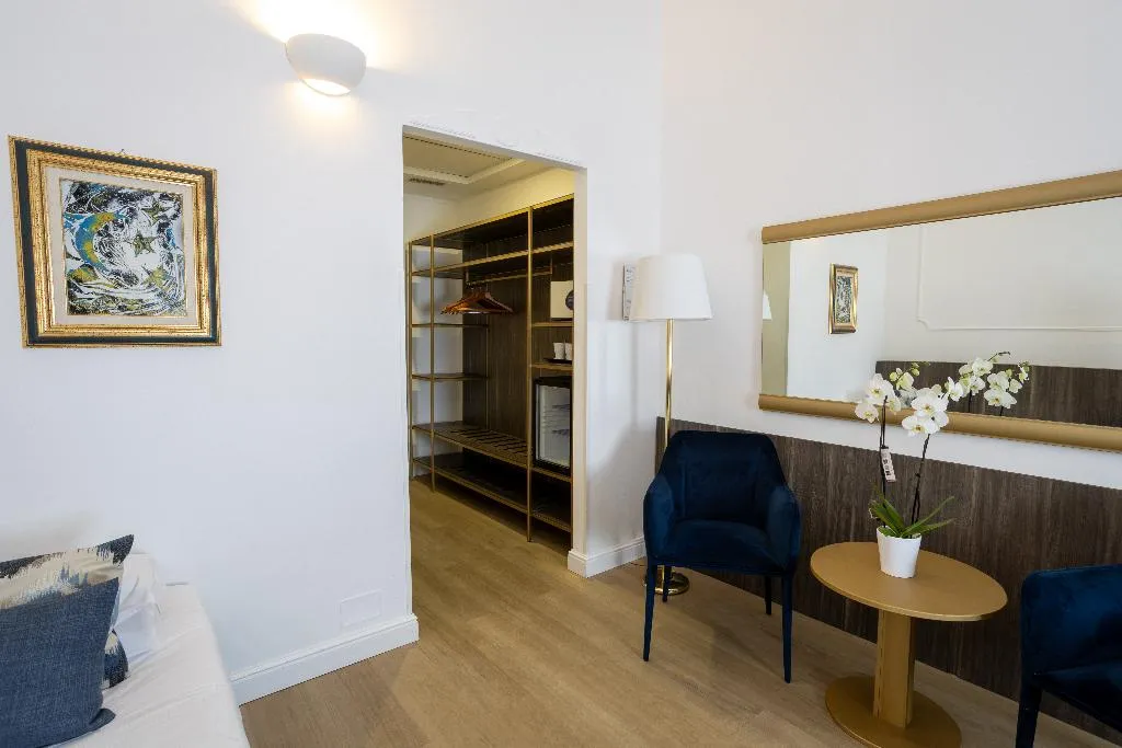 SUITE CAPACITY 3 Room, Grand Hotel Tiberio, Rome