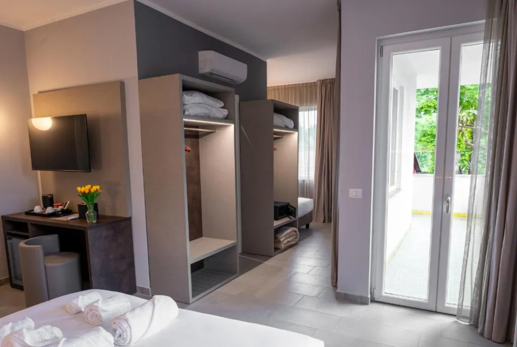 FAMILY ROOM FOUR BEDROOMS Room, Tiber Suite, Rome