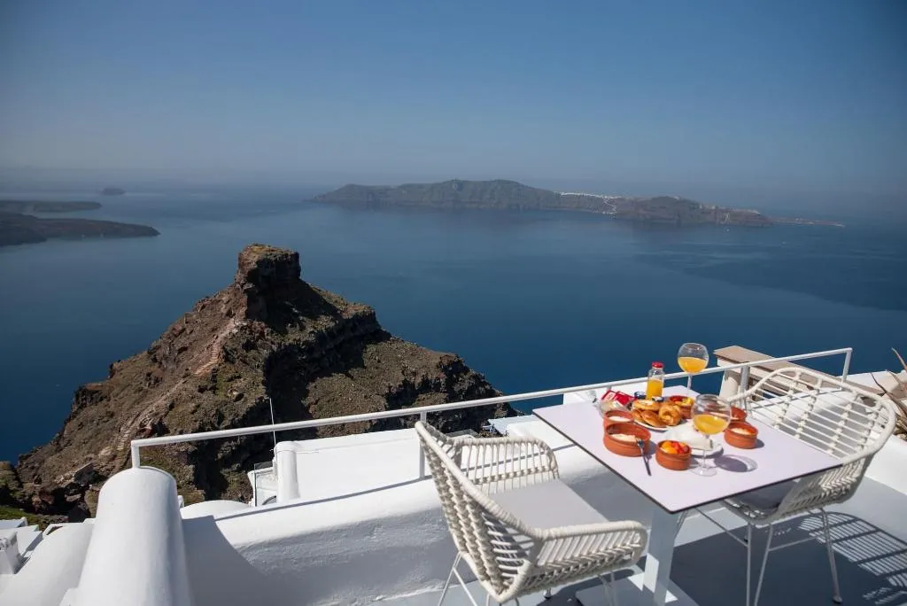 Room, Heavens Edge by Mr and Mrs White, Santorini