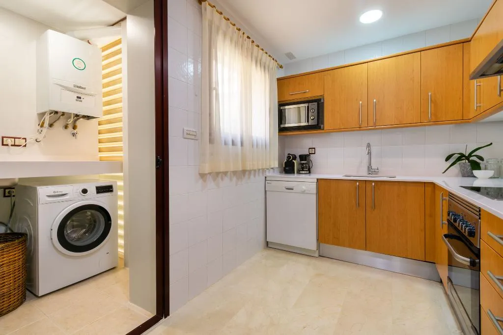 APARTMENT CAPACITY 6 THREE BEDROOM Room, Albir Confort Avenida Apartamentos, Costa Blanca