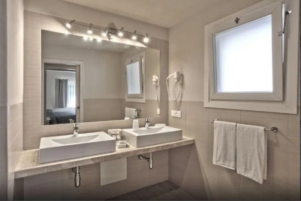 Room, Nibaru, Olbia