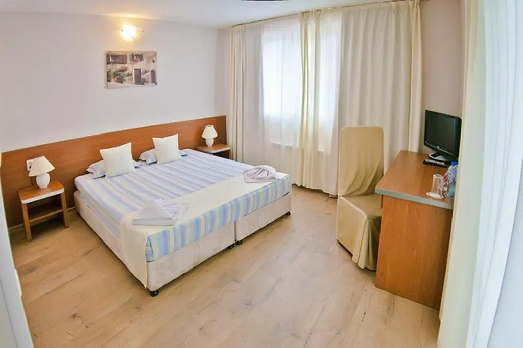 Room, Amfora, Varna