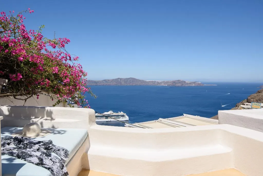 JUNIOR SUITE WITH VIEWS Room, On The Cliff, Santorini