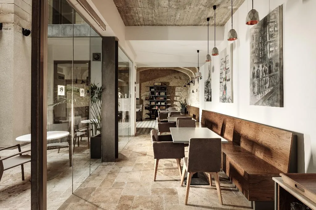 Lobby, 19 Rooms, Malta