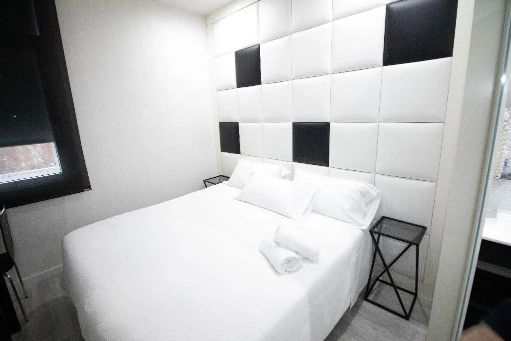 DOUBLE SINGLE USE STANDARD Room, Avenida de España, Madrid
