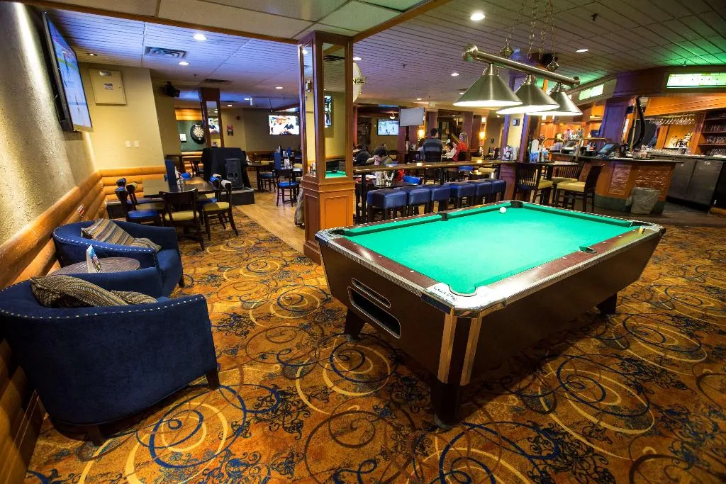 Bar, Lake Louise Inn, Calgary, Alberta