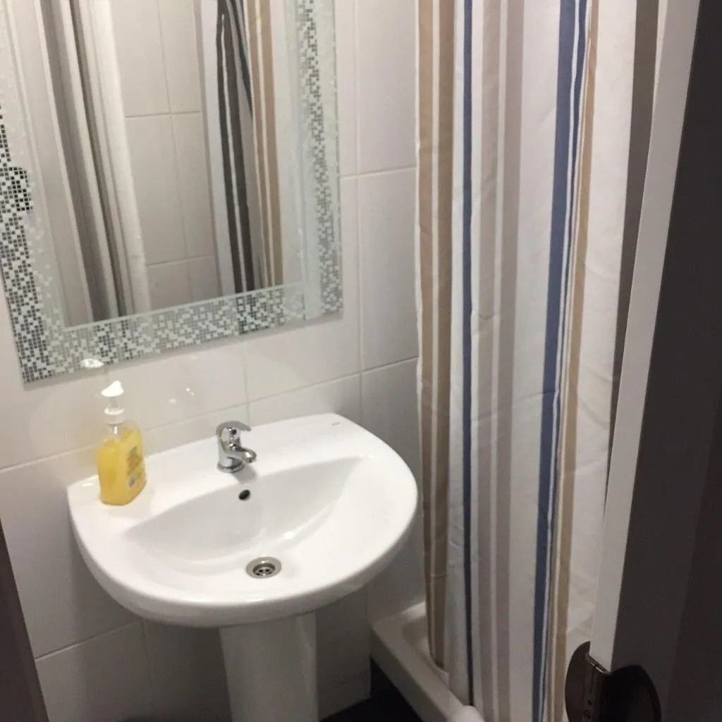 Room, Hostal Alaska, Madrid