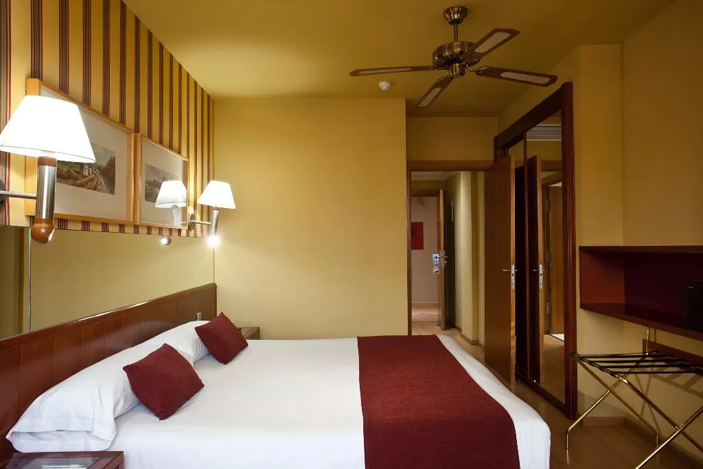 DOUBLE SINGLE USE STANDARD Room, Ilunion Les Corts Spa, Barcelona