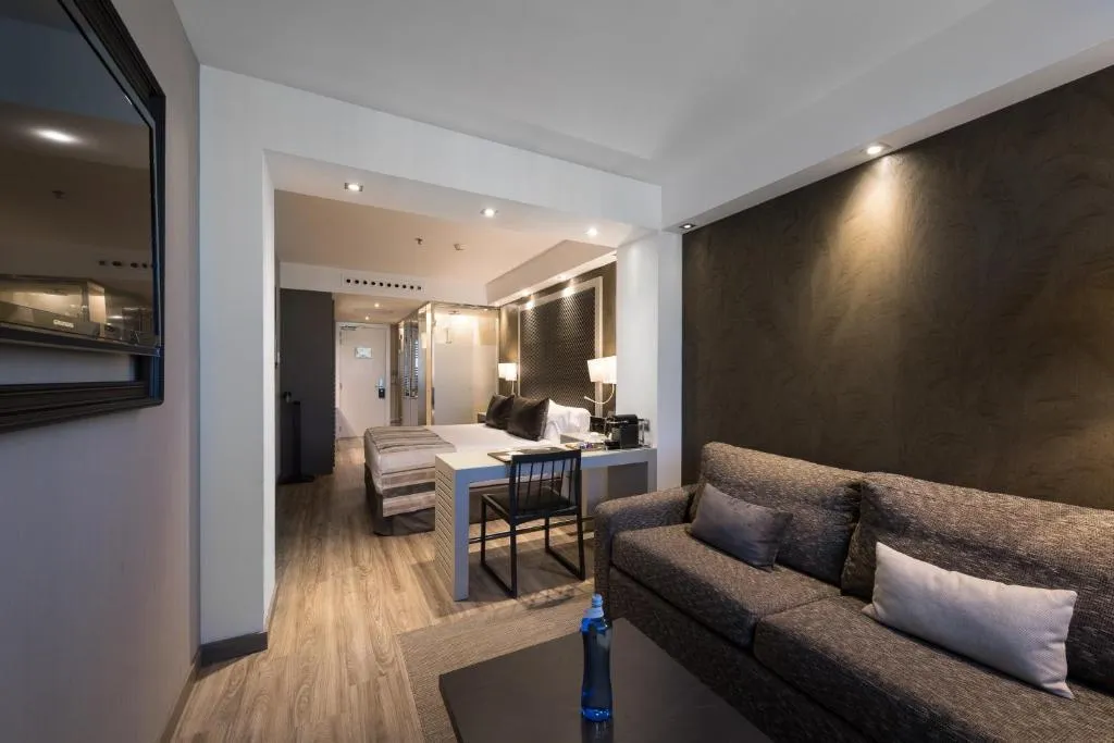 JUNIOR SUITE CAPACITY 3 Room, Catalonia Square, Barcelona