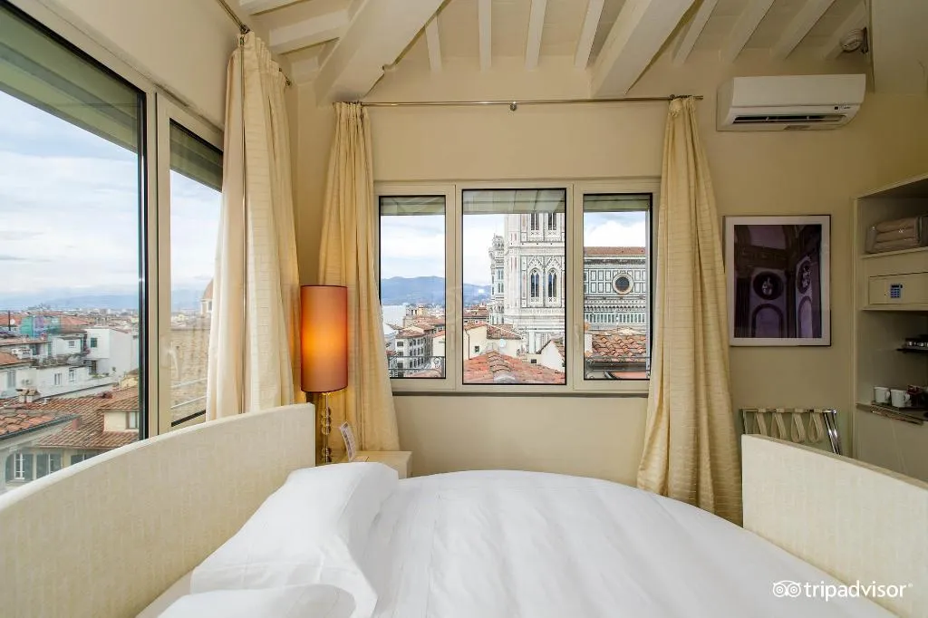 FAMILY ROOM CAPACITY 3 Room, Brunelleschi Hotel, Florence
