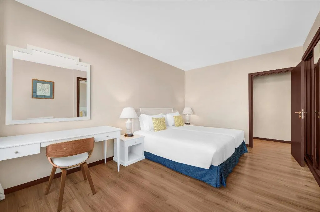 APARTMENT TWO BEDROOMS Room, Gaia Residence, Porto