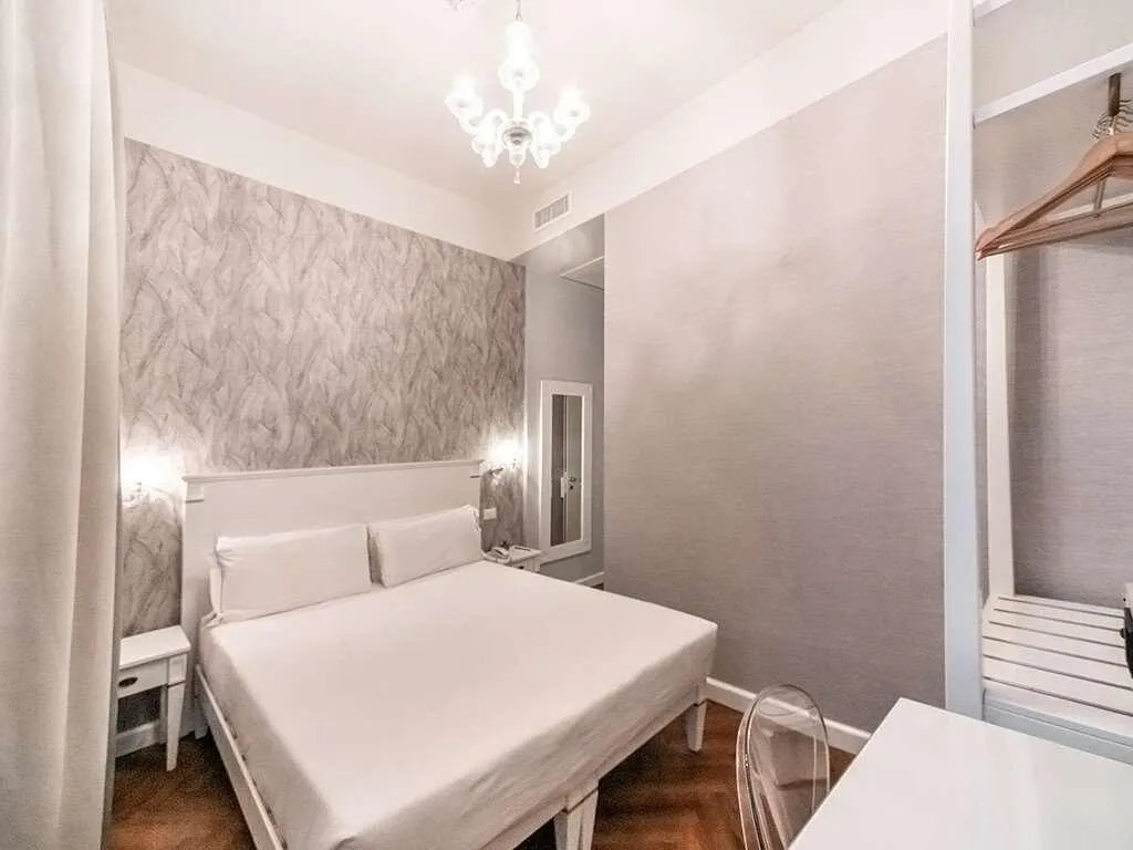 Room, Sonder Salute Palace, Venice