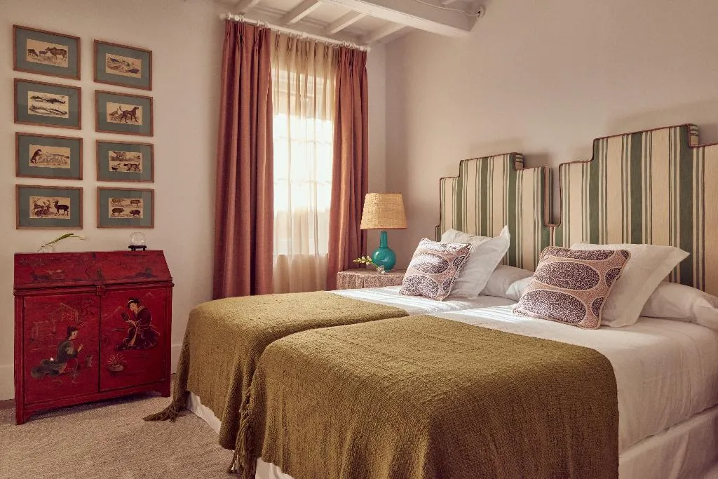 DOUBLE DELUXE ONE BEDROOM Room, Cristine Bedfor, Menorca
