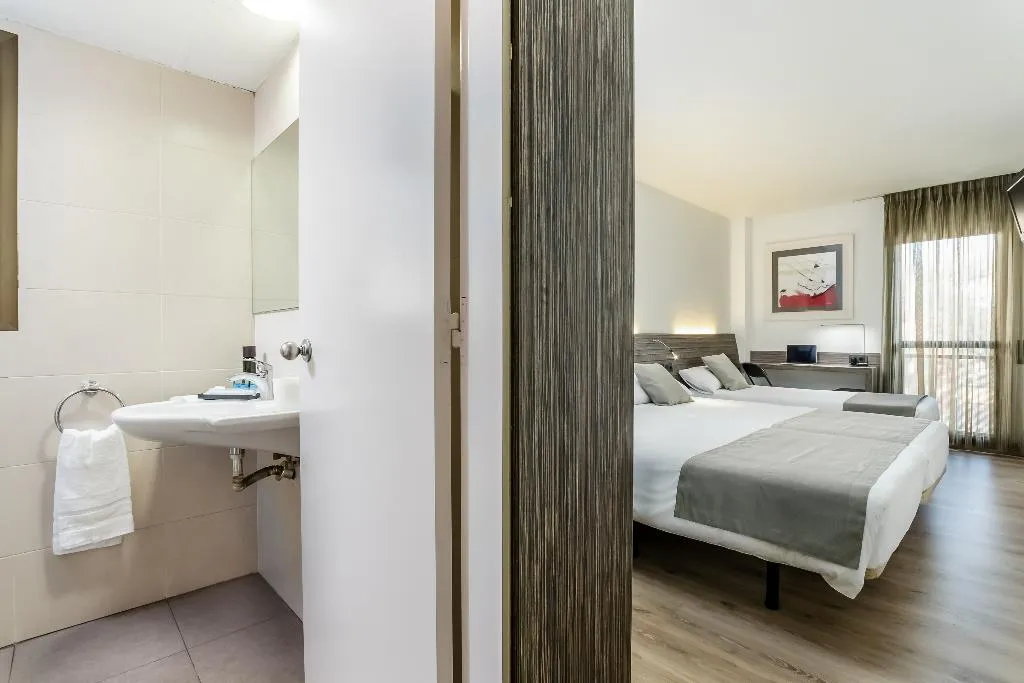 Room, HC Mollet Barcelona, Barcelona