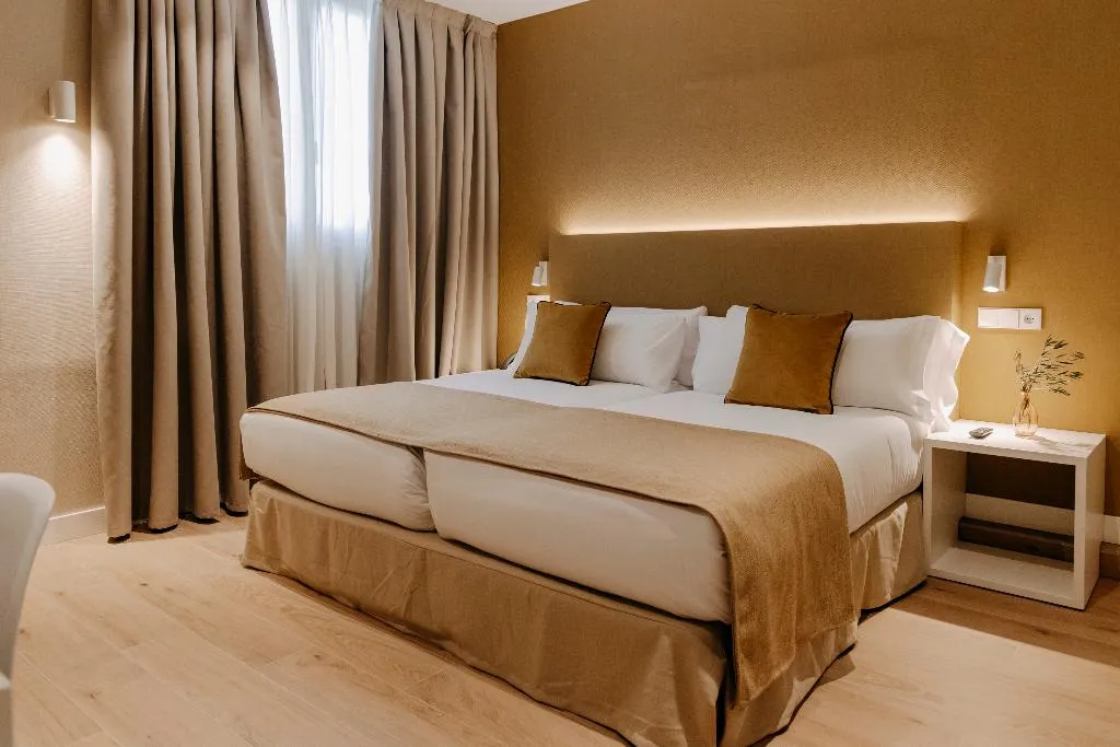 Double or Twin DELUXE Room, Hotel PAX Atocha, Madrid