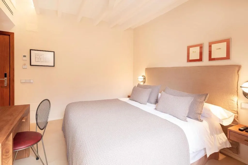 Room, D'Es Puig, Majorca