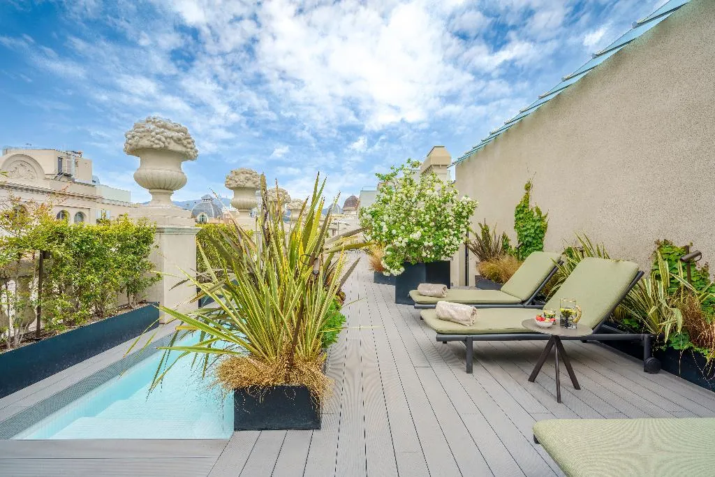 Pool, Casagrand Luxury Suites, Barcelona