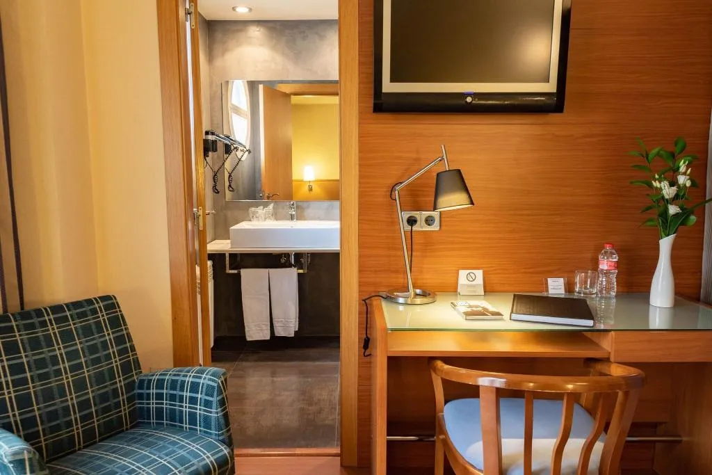 Room, J. Balmes, Costa Brava