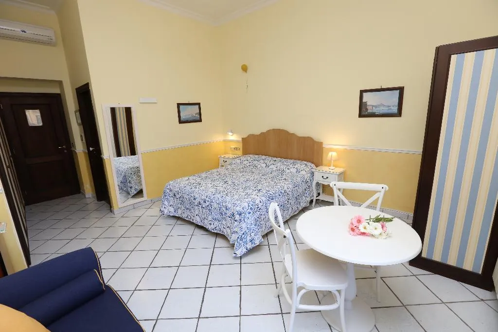 DOUBLE SUPERIOR Room, Santa Lucia 50, Naples