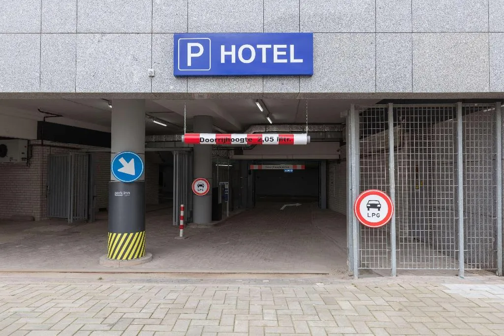 Sports and Entertainment, Park Inn By Radisson Amsterdam City West, Amsterdam