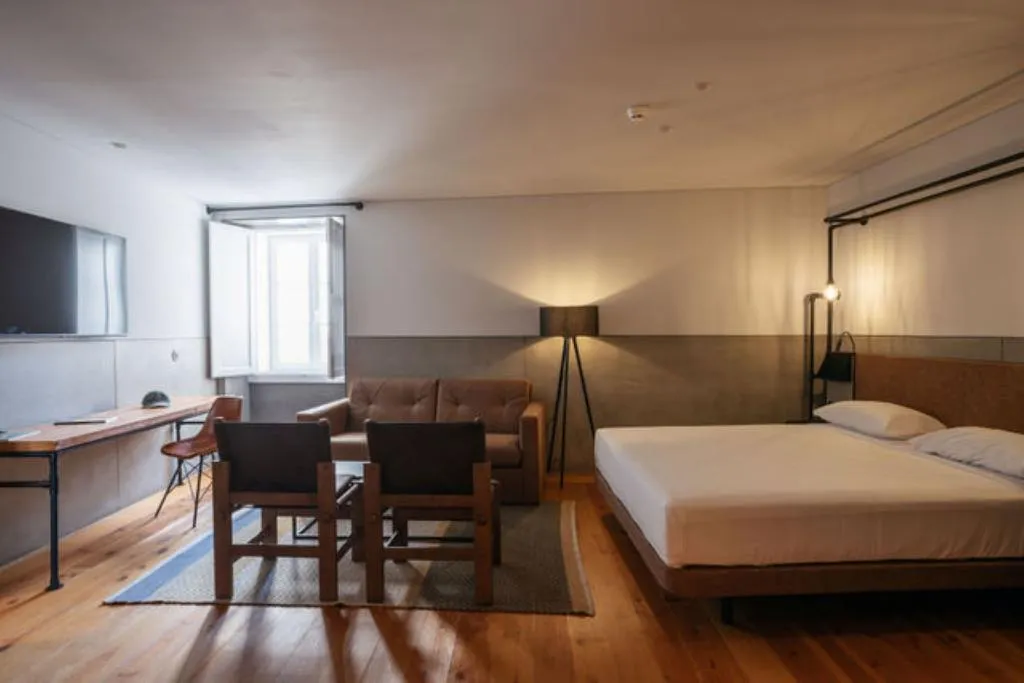 SUITE CAPACITY 4 Room, Inspira Santos Boutique Hotel, Lisbon
