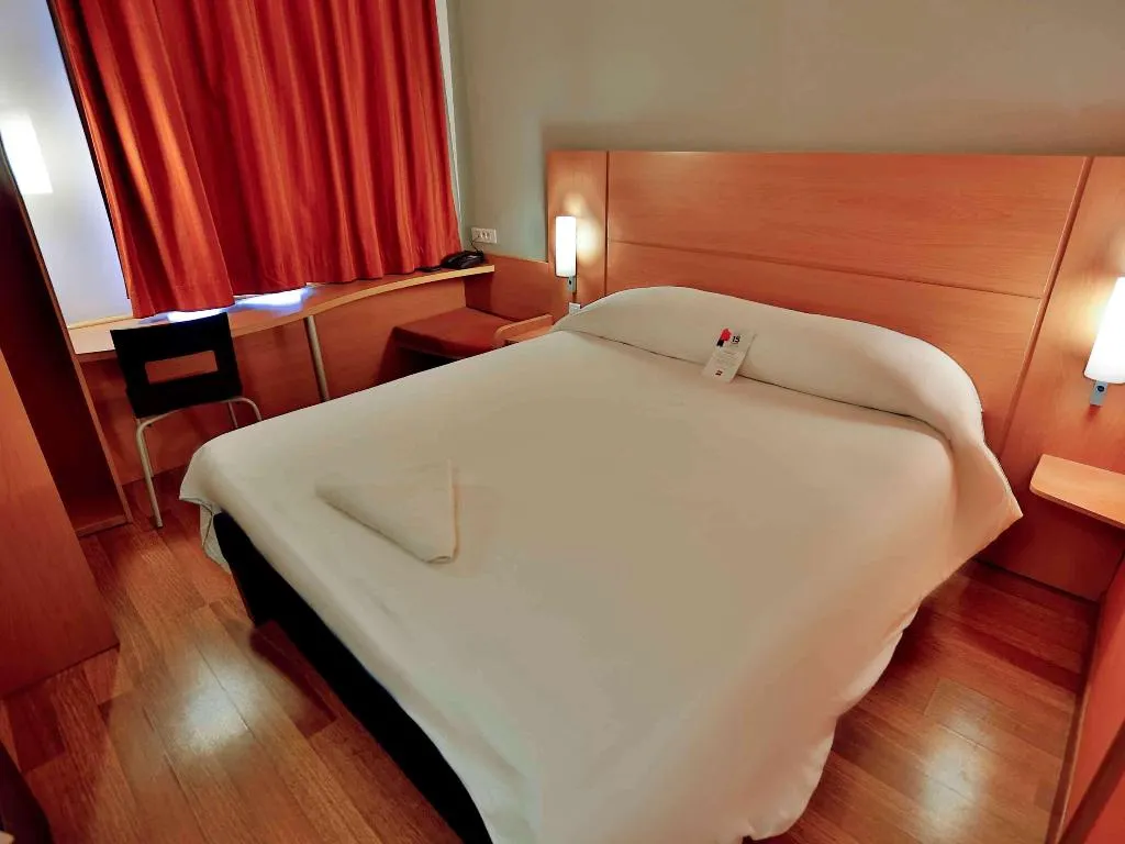 DOUBLE WITH DOUBLE BED Room, Ibis fes, Fez