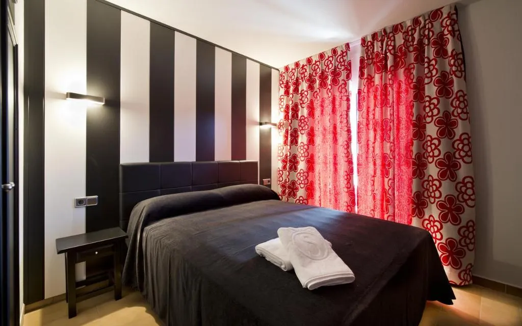 APARTMENT CAPACITY 6 TWO BEDROOMS Room, Apartamentos Salles Beach, Costa Brava