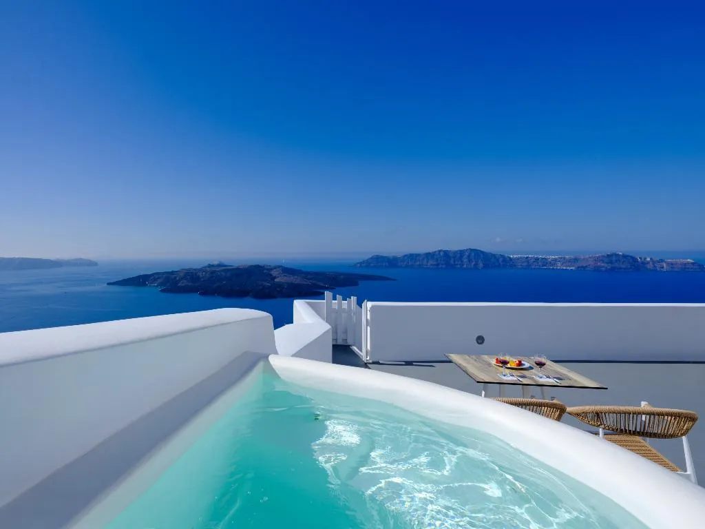 APARTMENT WITH JACUZZI Room, Kamares Apartments, Santorini