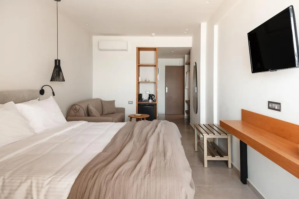 JUNIOR SUITE SEA FRONT Room, Batis Aero Beachfront Wellbeing Hotel, Crete