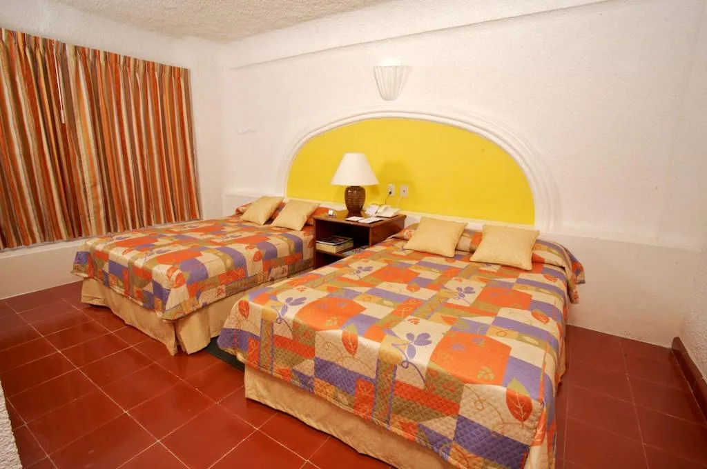 TRIPLE STANDARD Room, Antillano, Cancun Area