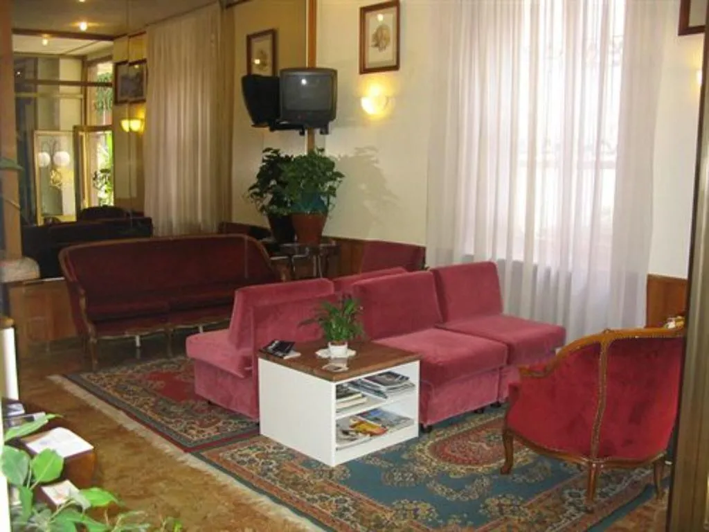 Lobby, Mayorca, Milan