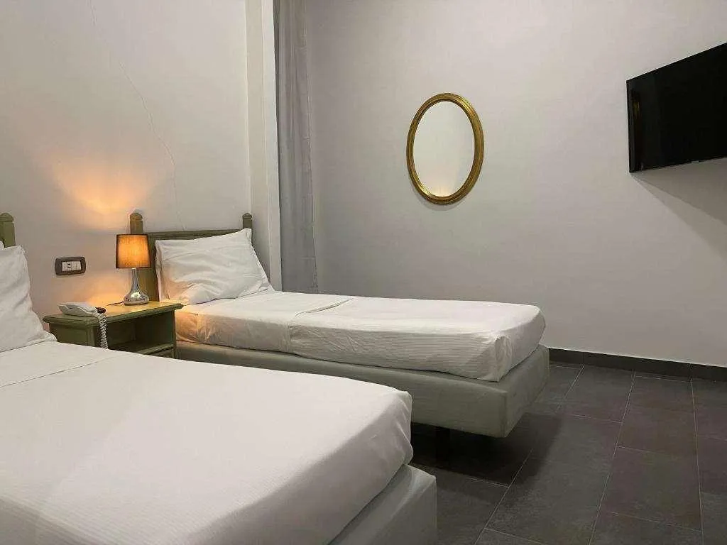 Room, Borbone Di Napoli, Naples
