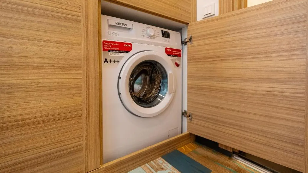 Room, Alesta Midtown, Dalaman