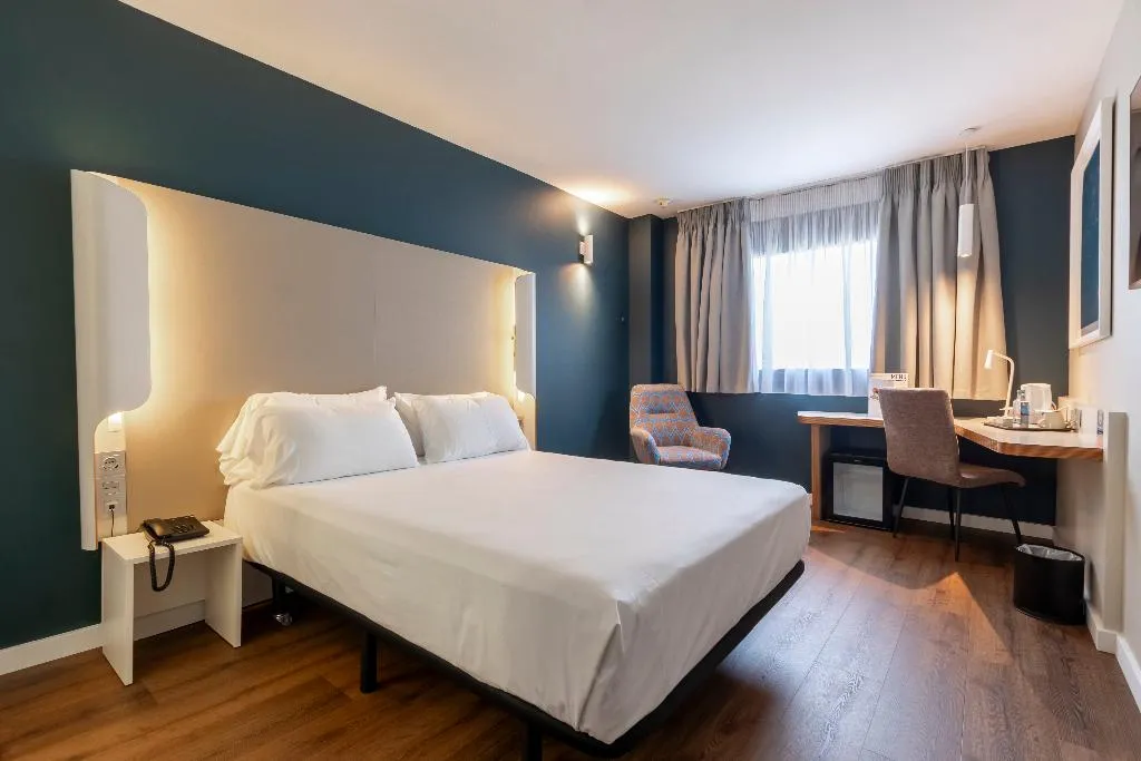 DOUBLE STANDARD Room, Travelodge Malaga Aeropuerto, Costa Del Sol