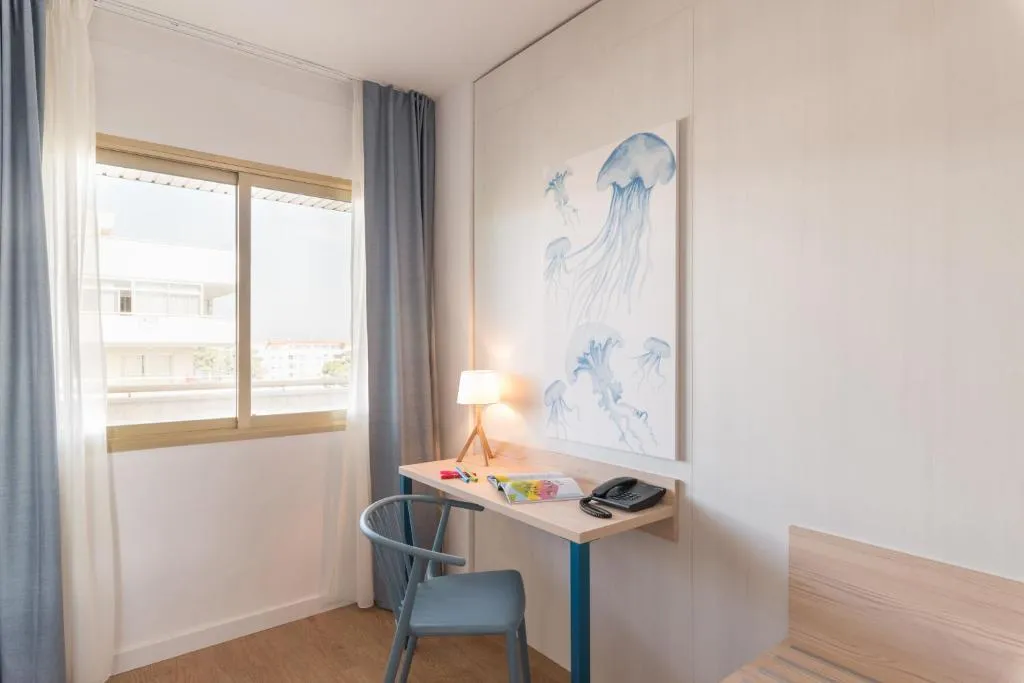 QUADRUPLE STANDARD Room, Hotel Salou Beach Rentalmar, Costa Dorada