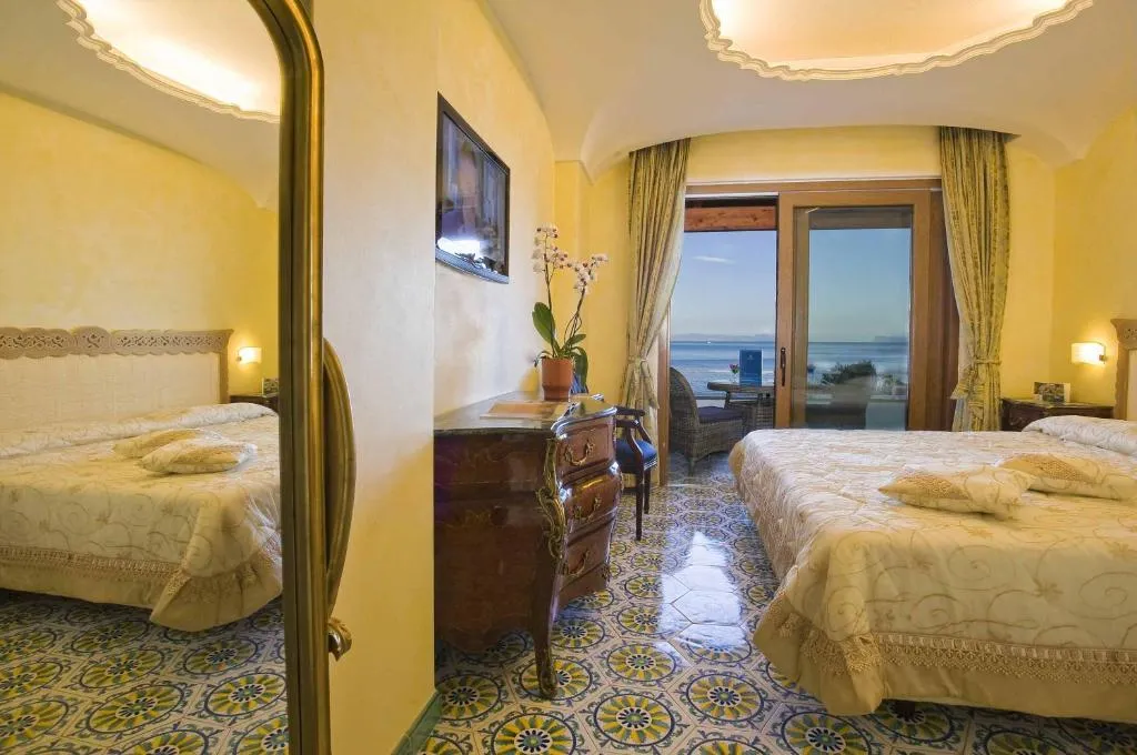Double or Twin DELUXE Room, Strand Hotel Delfini, Naples