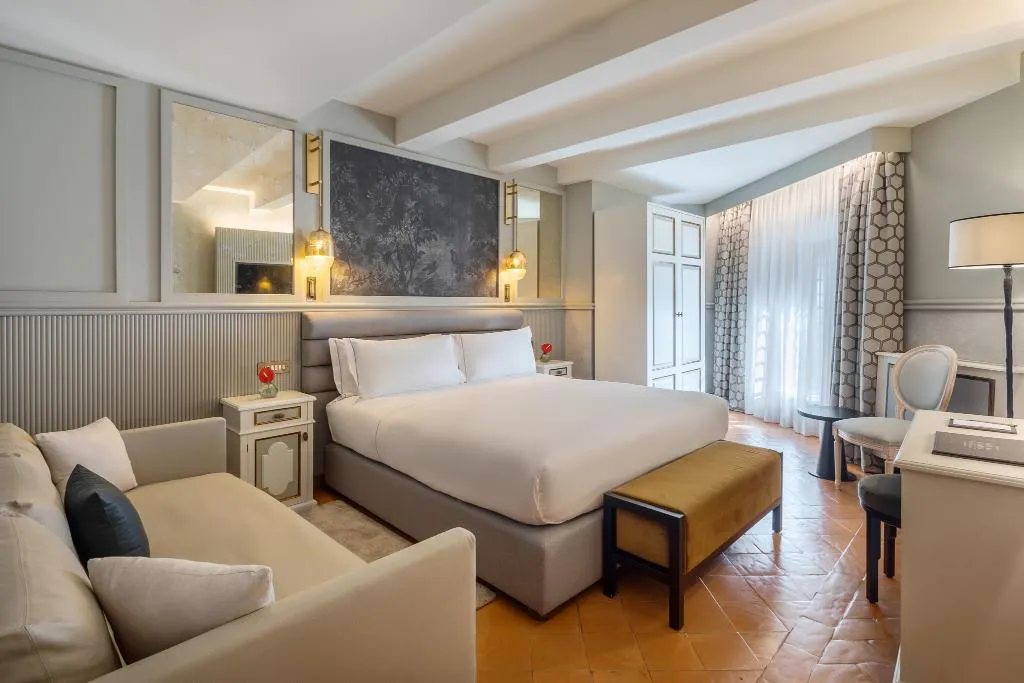 TRIPLE EXECUTIVE Room, Donna Camilla Savelli - VRetreats, Rome