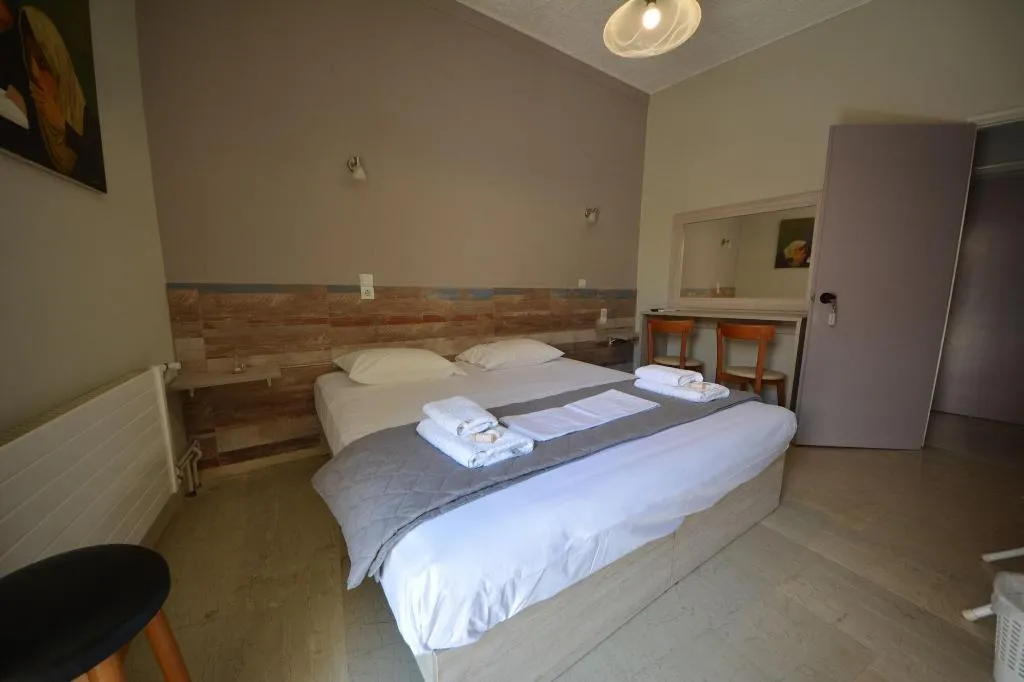 Room, Family Bikakis, Crete