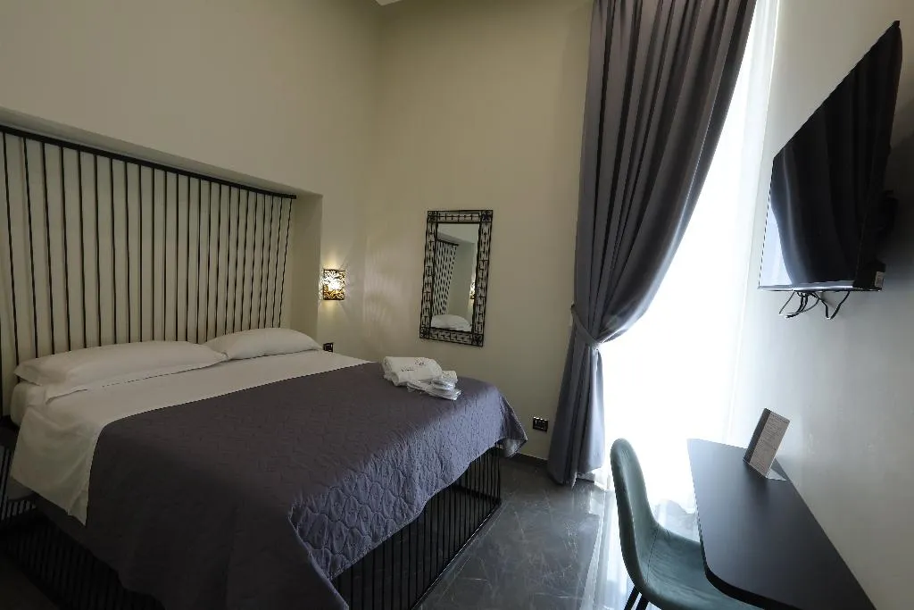 SUITE SIDE SEA VIEW ONE BEDROOM Room, Il salotto della regina, Naples