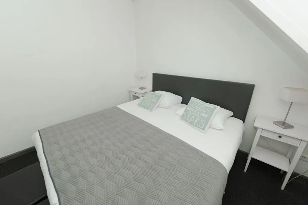 APARTMENT TWO BEDROOMS ONE BATHROOM Room, Herbergh Amsterdam Airport, Amsterdam
