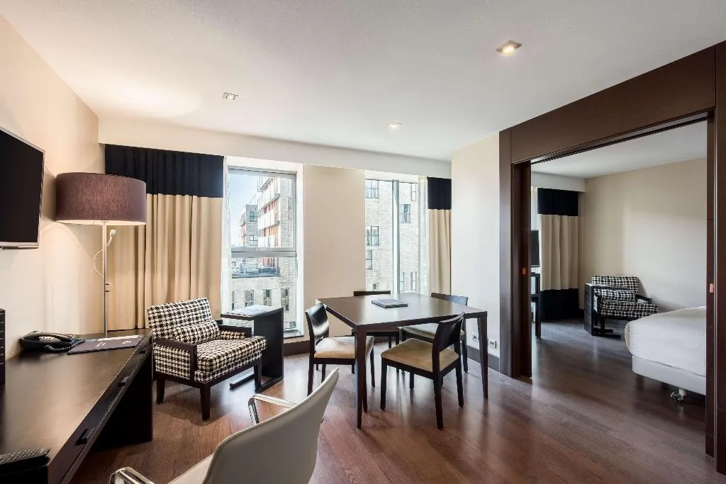 Room, NH Den Haag, Amsterdam